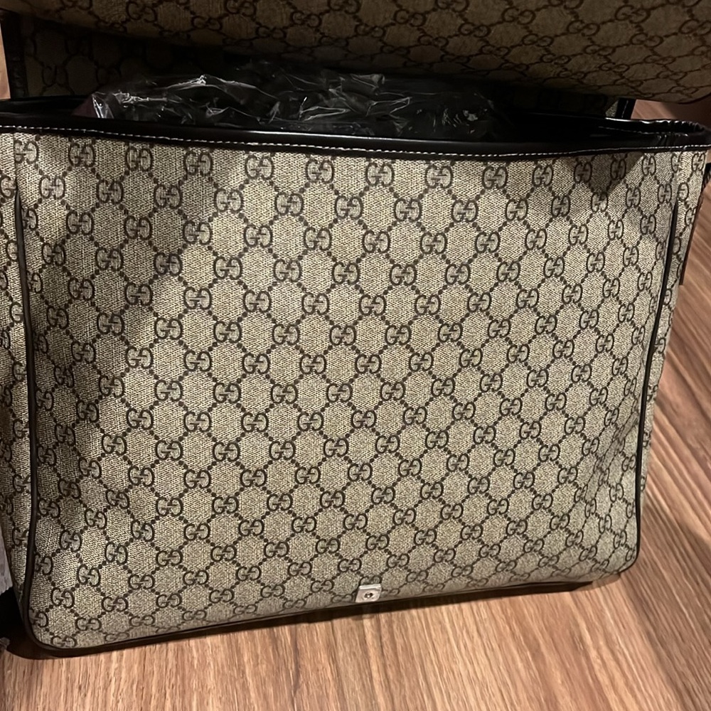 A407- 💯 % authentic Gucci crossbody bag - Picture 14 of 16
